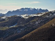 28 Un'occhiata al Resegone innevato in quota